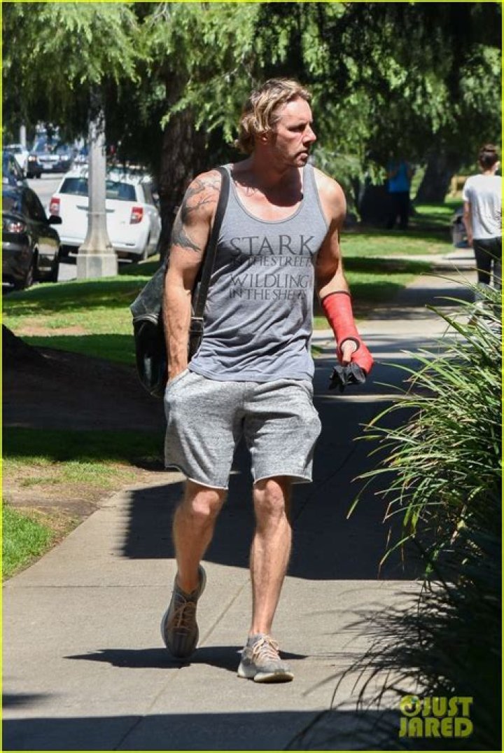 Dax Shepard body 1