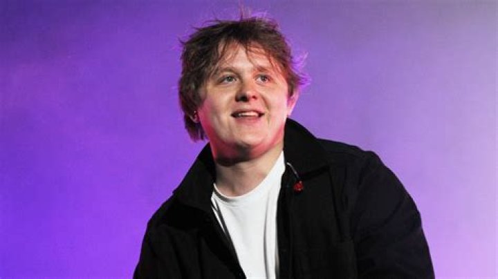 2022_lewiscapaldi_alexandragavillet_2000x1270 Lewis Capadli