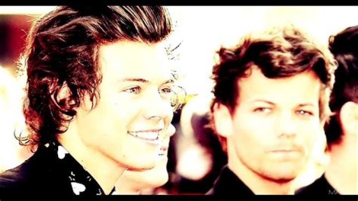 Love will conquer all; Harry and Louis hugged on stage 4