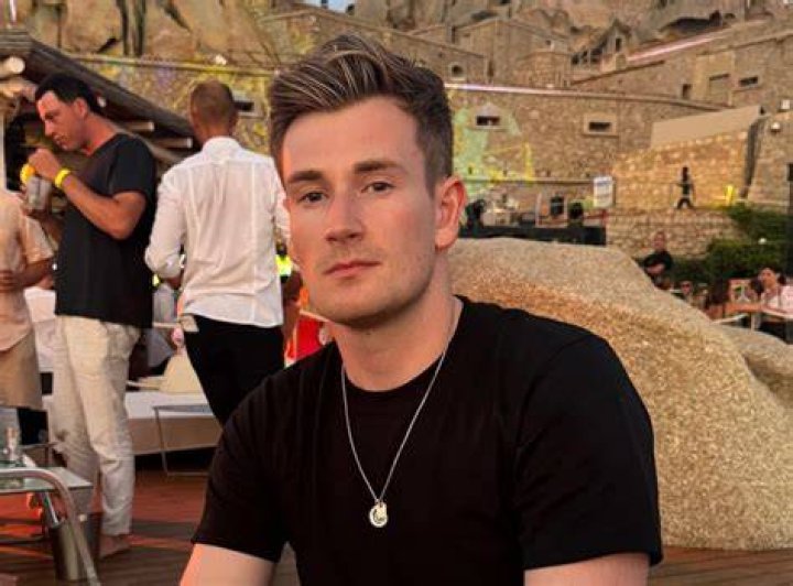 Oli White