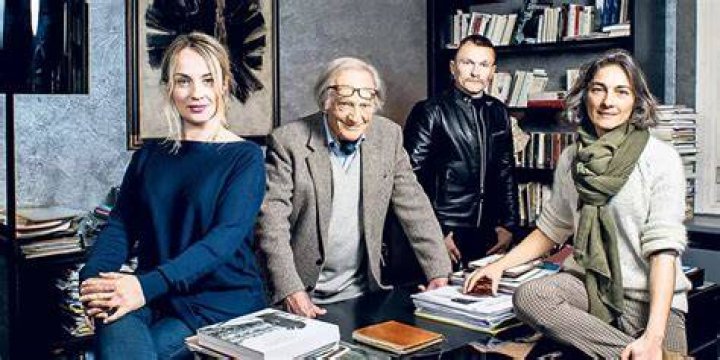 Sylvain Tesson Et Sa Compagne Elise